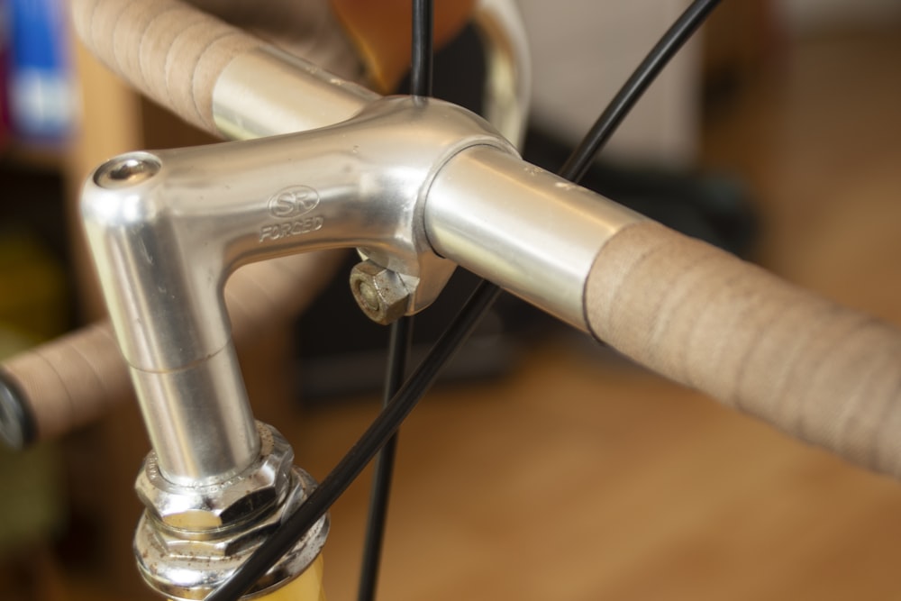 close-up photography of gray mountain bike handlebar