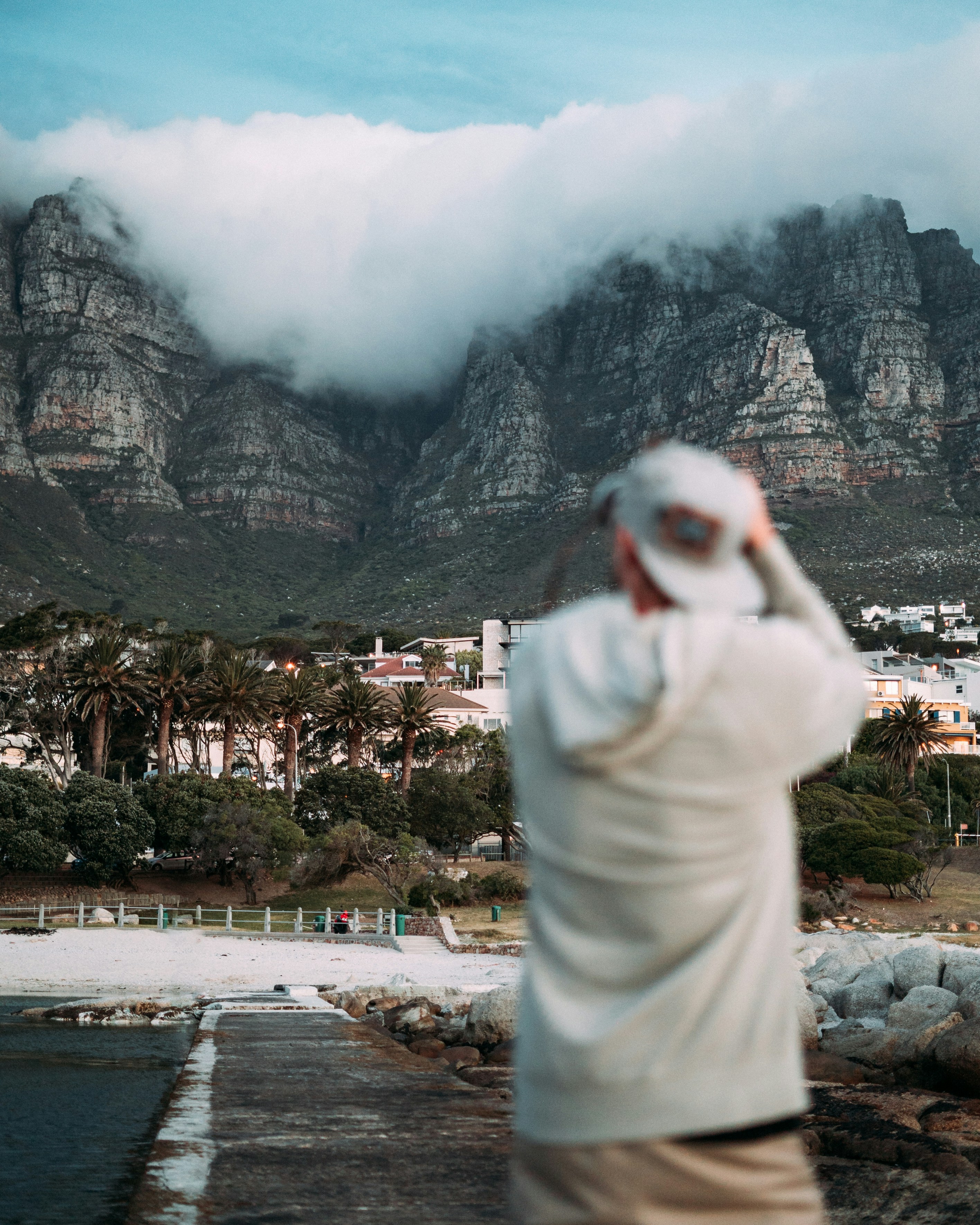 mountain surrounded with clouds during daytime