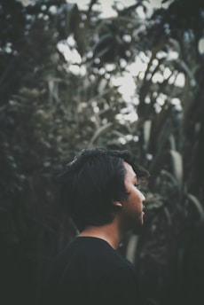 person wearing black shirt