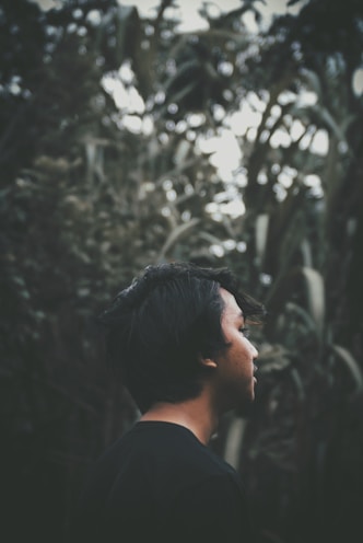 person wearing black shirt