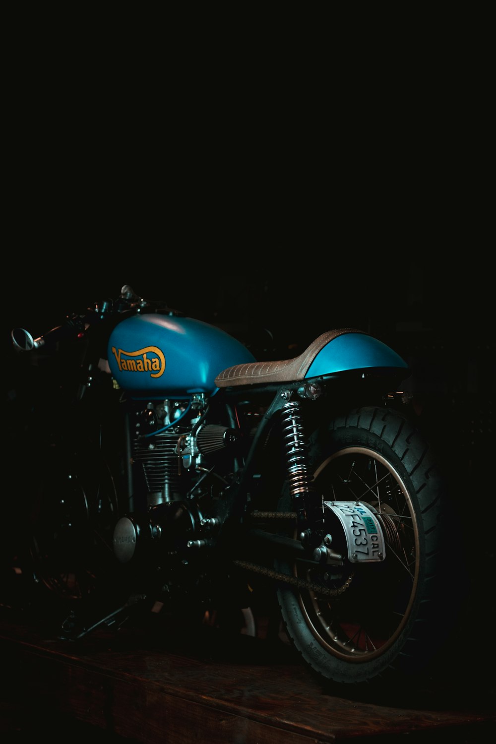 Motocicleta estándar azul