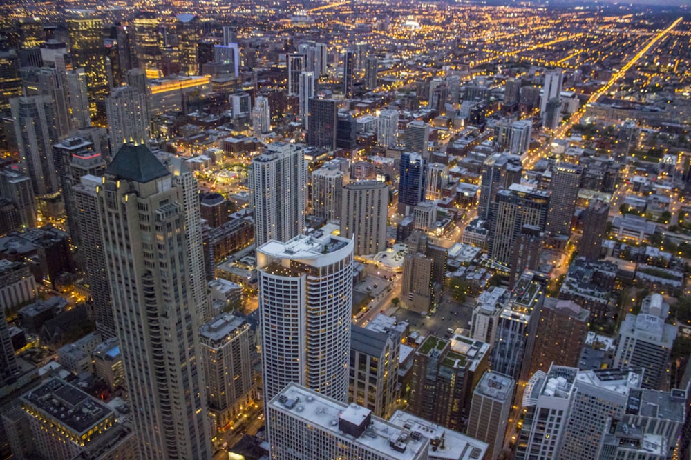 Fotografía de vista aérea del horizonte de la ciudad