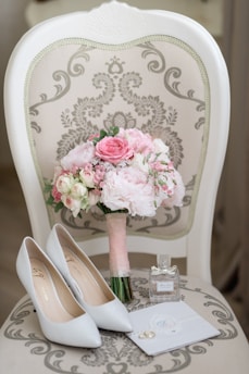 white and pink flower bouquet