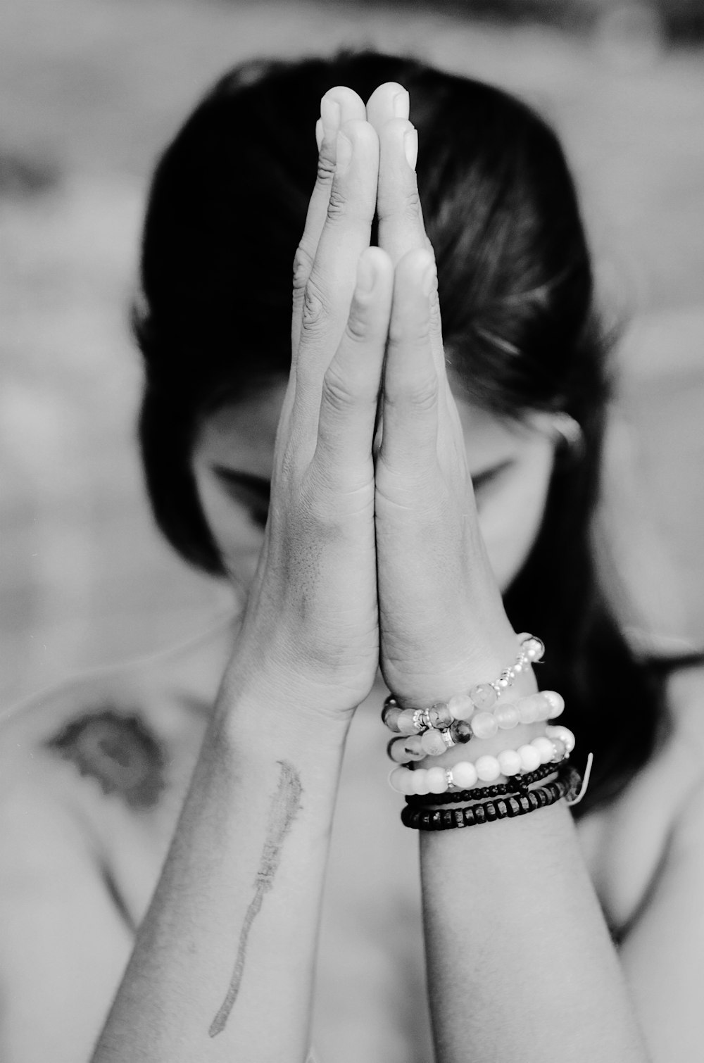 woman praying wallpaper