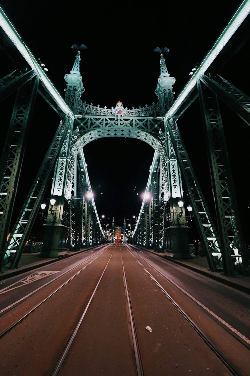 gray concrete bridge