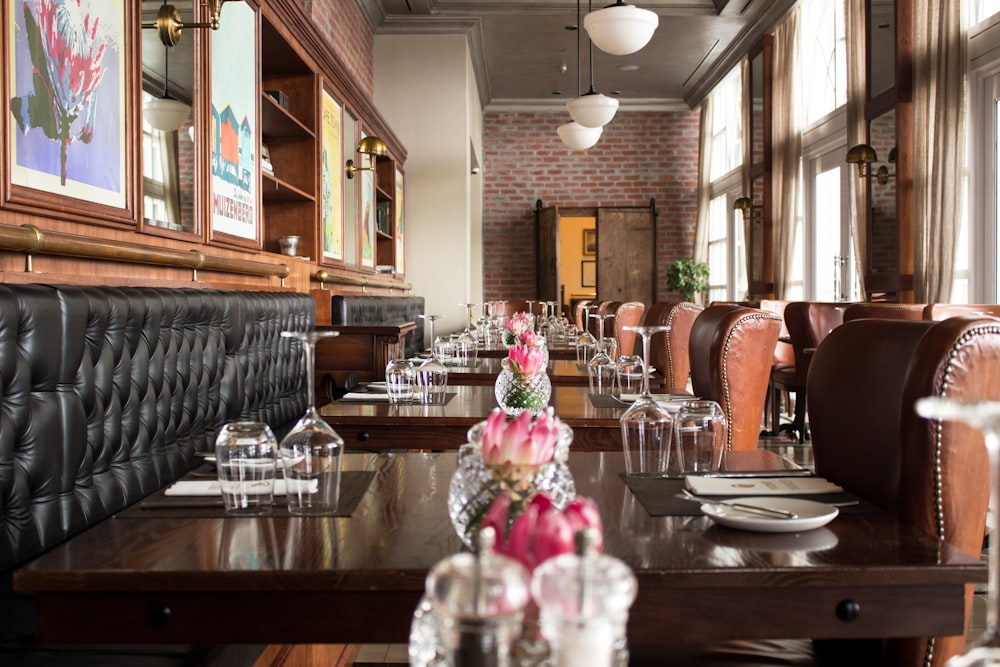 table arrangement inside room