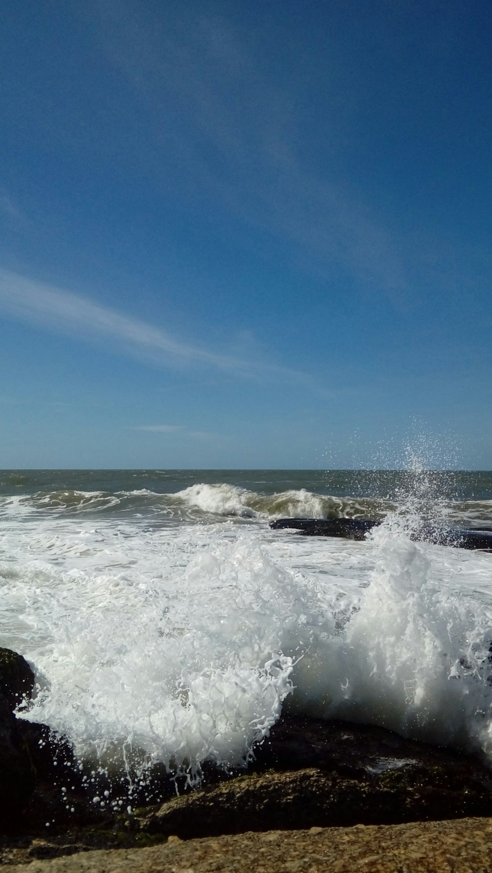 water splash under clear blue sky