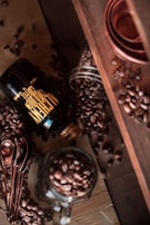 A flat lay of the two slimming coffee variants with fresh coffee beans and green leaves.