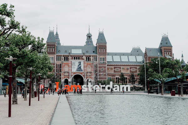 พิพิธภัณฑ์ไรจ์คส์และป้าย I amsterdam