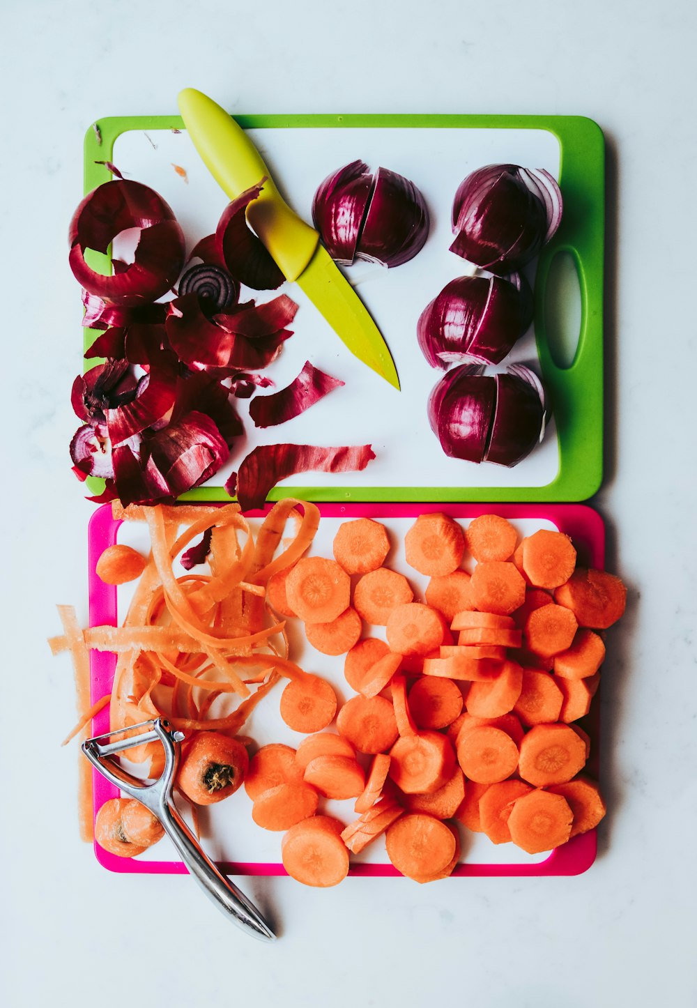 sliced carrot and onion