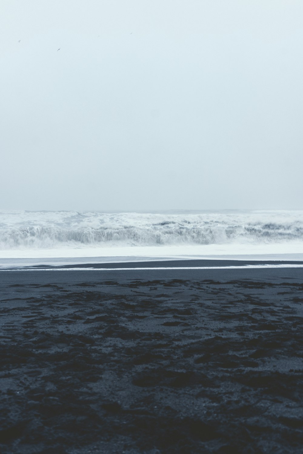 ocean waves during daytime