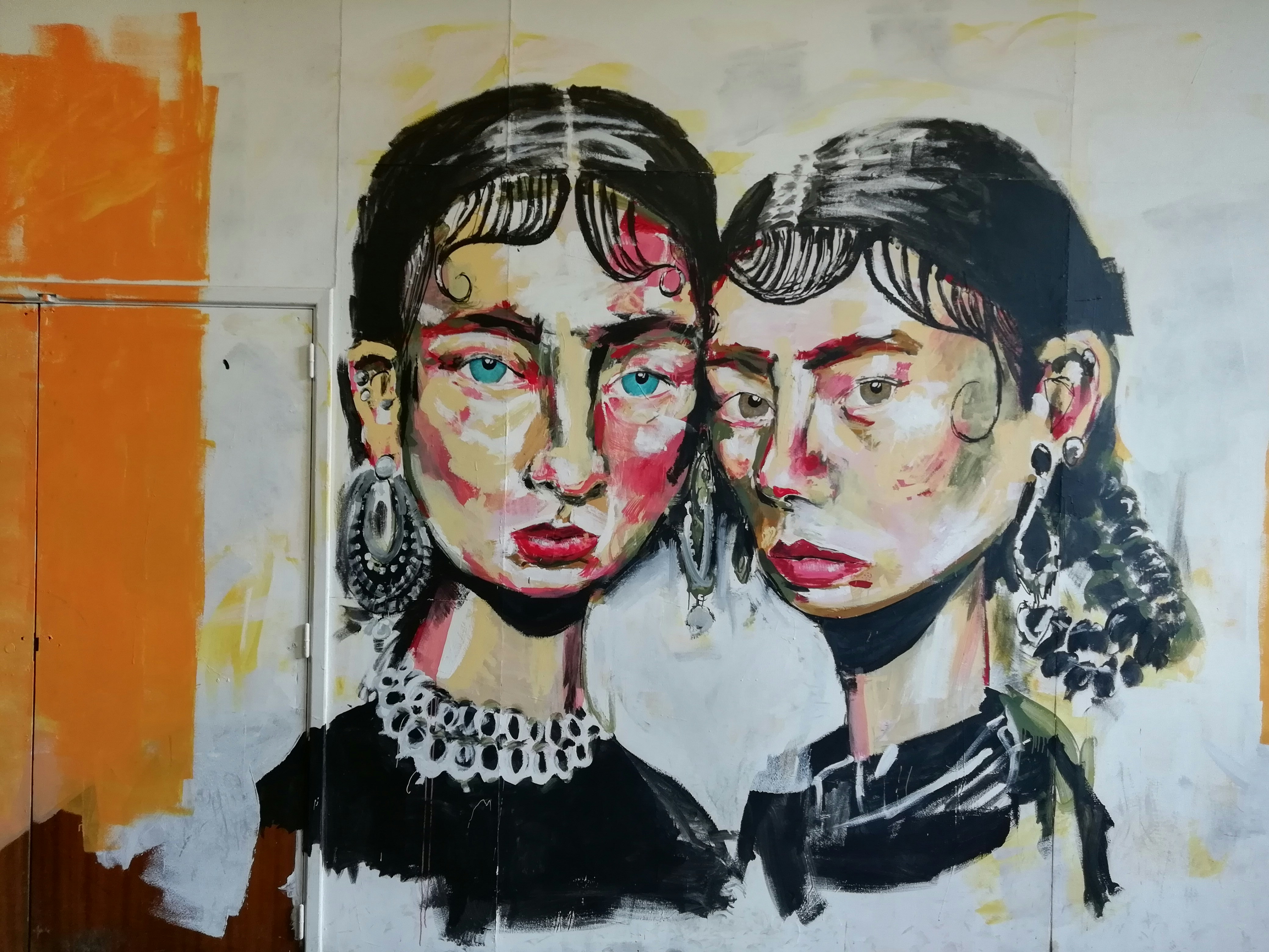 "שנינו ביחד וכל אחד לחוד": תאומים והורות לתאומים