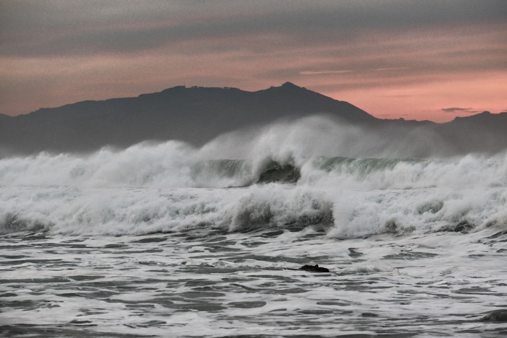 Vagues de l’océan pendant la journée