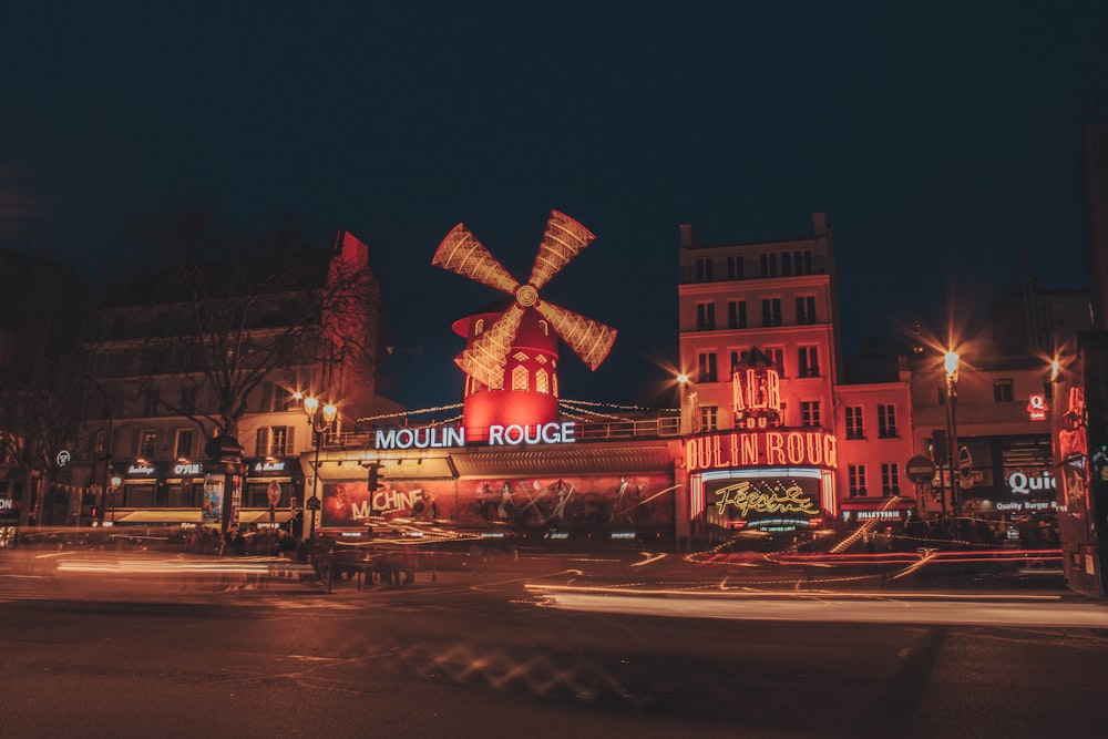 Señalización del Moulin Rouge