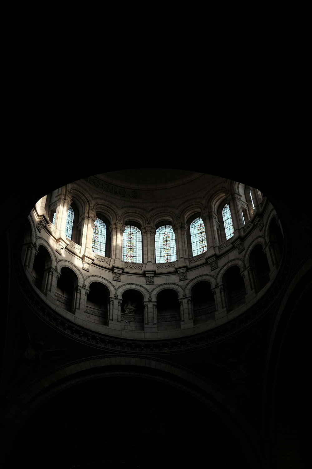 Edificio a cupola in cemento marrone