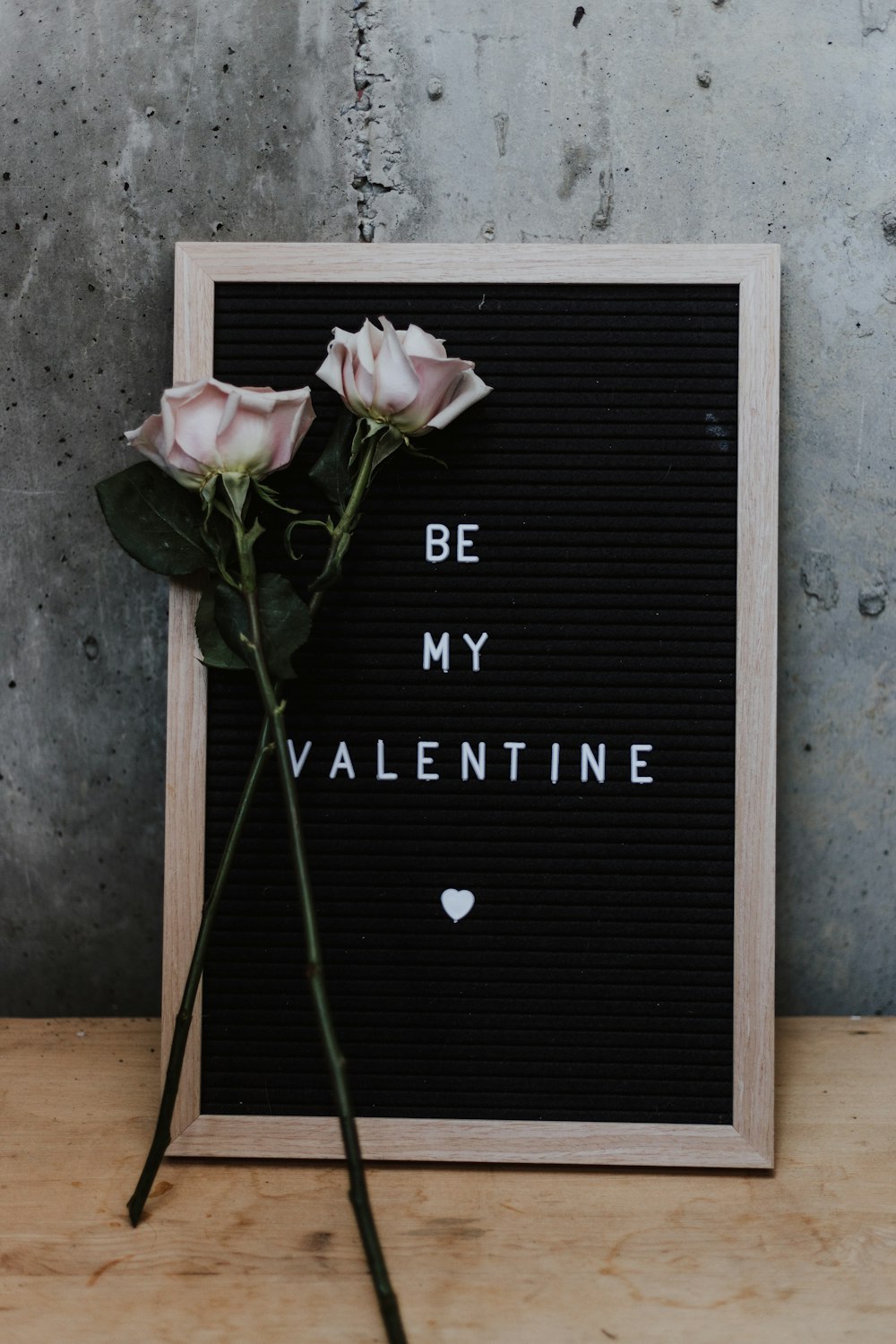 Dos rosas rosas aprendiendo en Be My Valentine Board