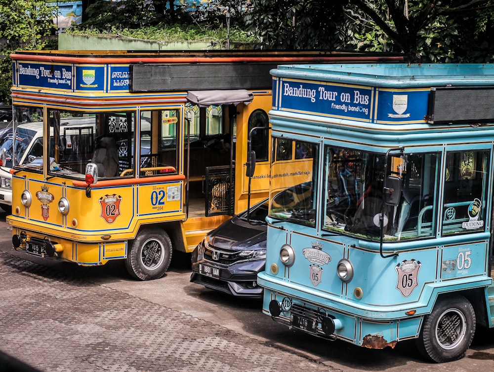 black vehicle in between busses