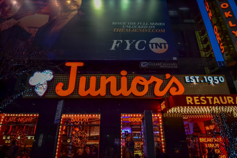 Juniors restaurant store facade