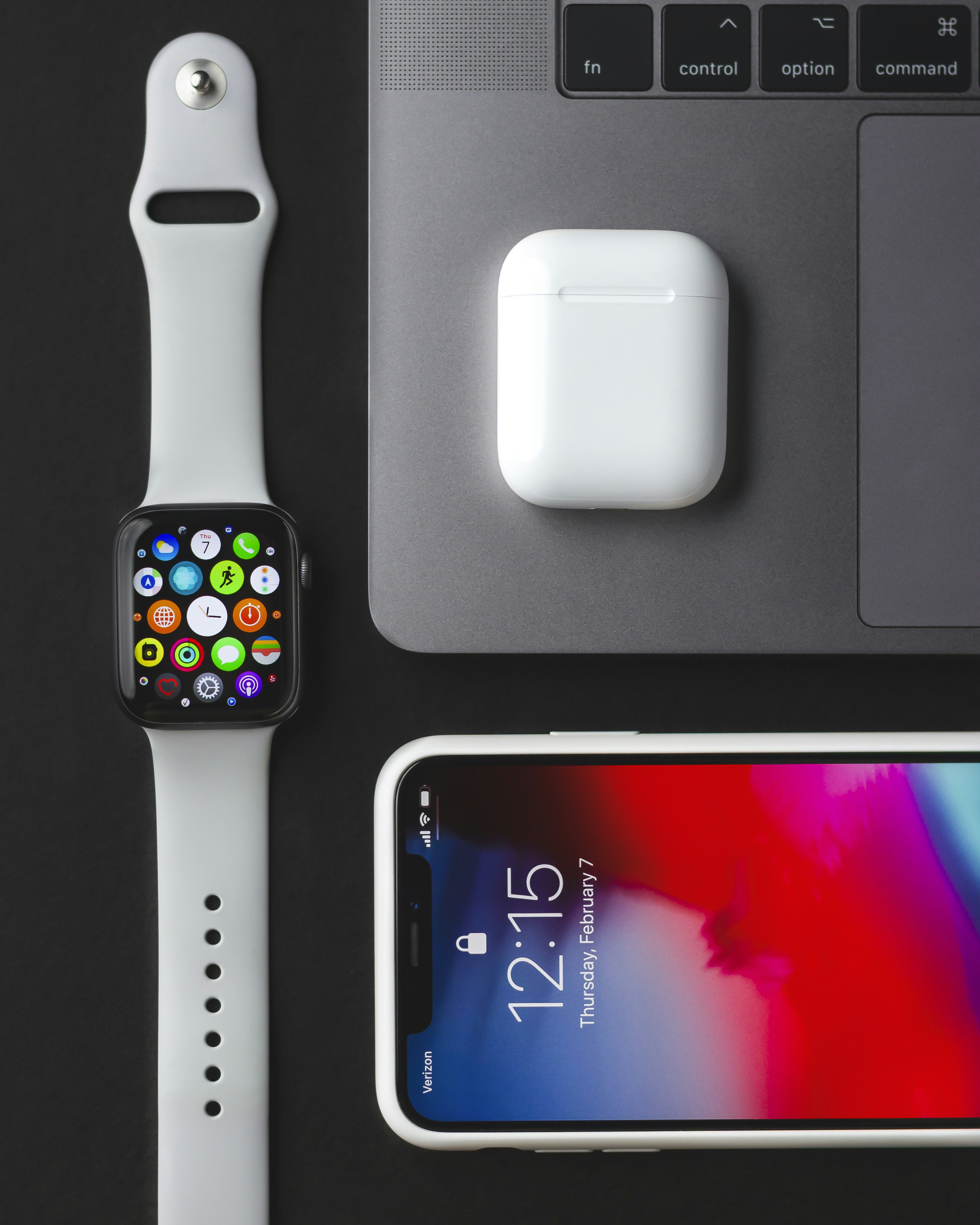 space gray aluminum case with gray sport band