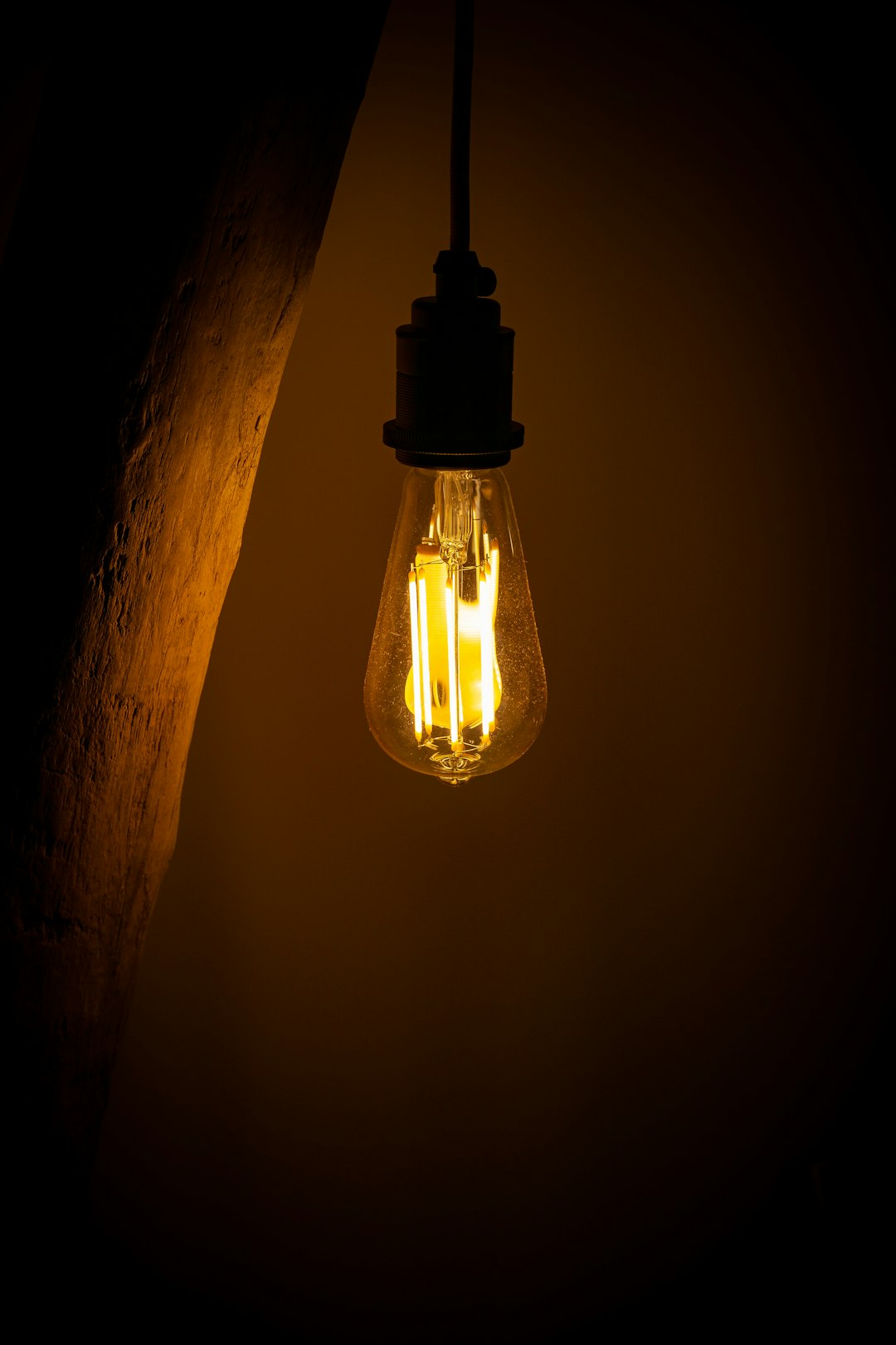lighted incandescent lamp