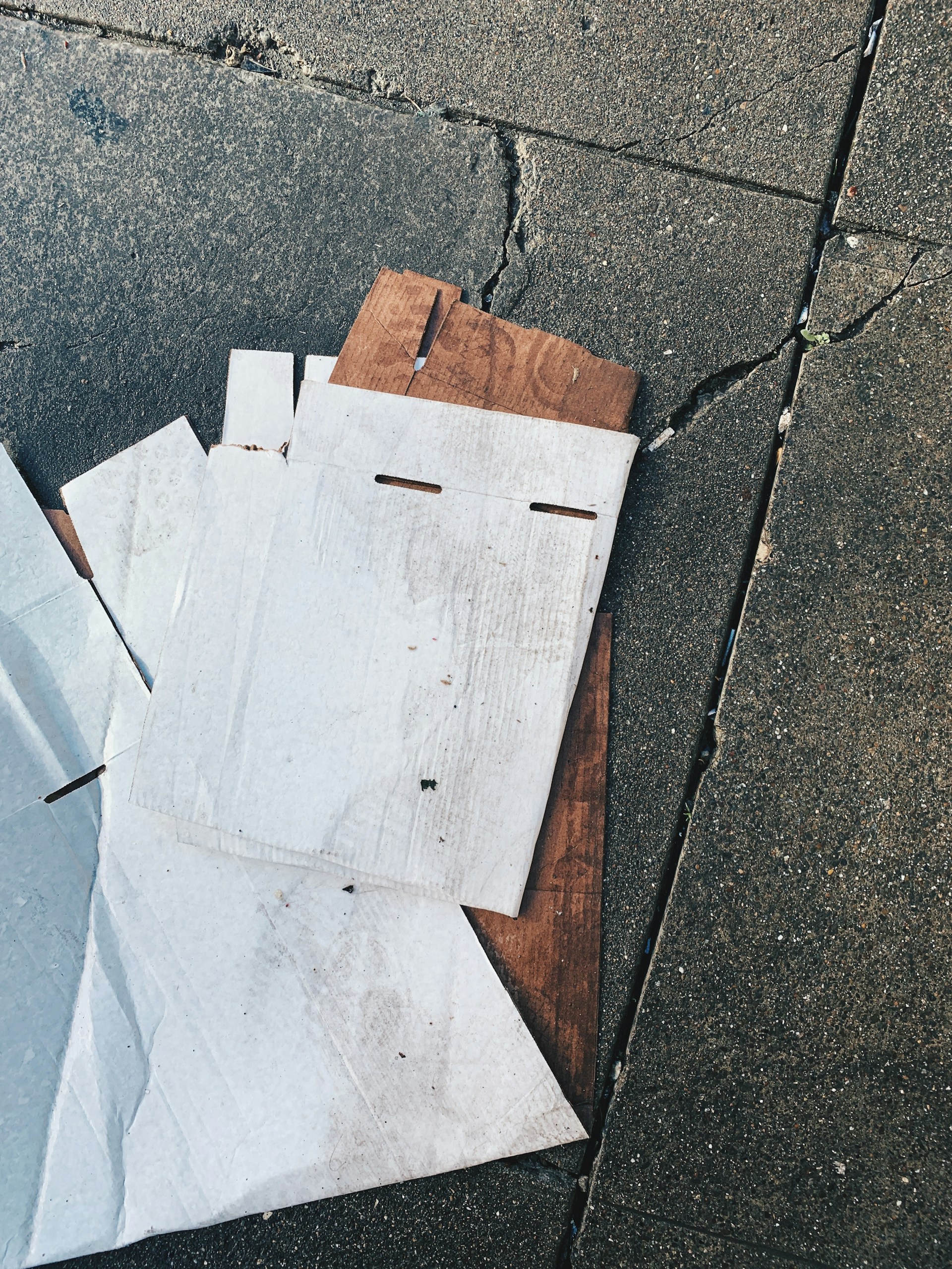 gray computer monitor