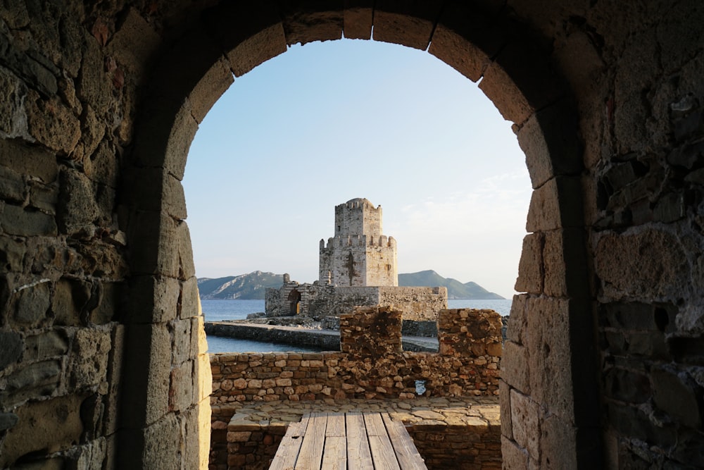 Fotografia a fuoco selettiva del castello di cemento