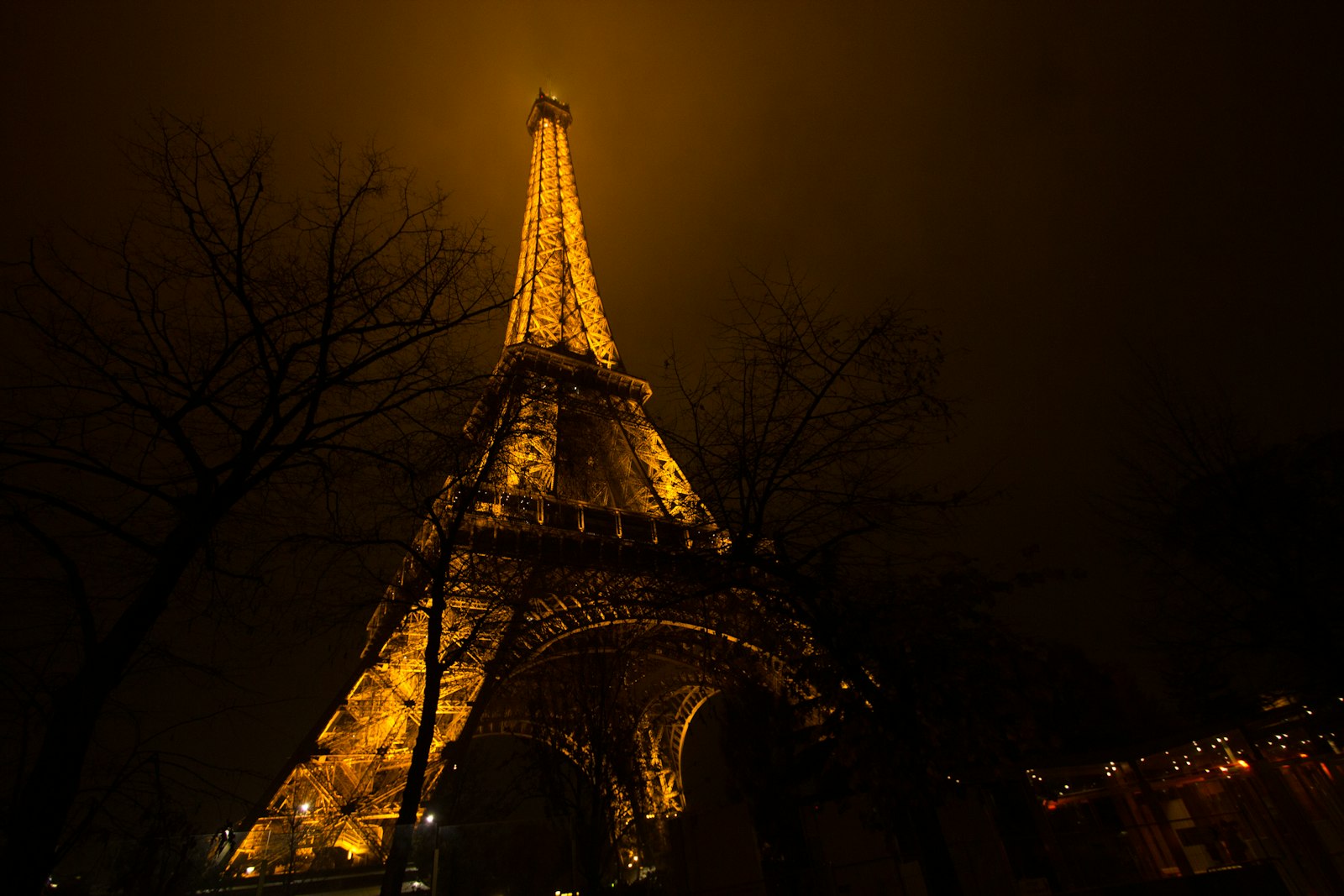 Canon EOS 550D (EOS Rebel T2i / EOS Kiss X4) + Canon EF-S 10-22mm F3.5-4.5 USM sample photo. Eiffel tower, paris photography