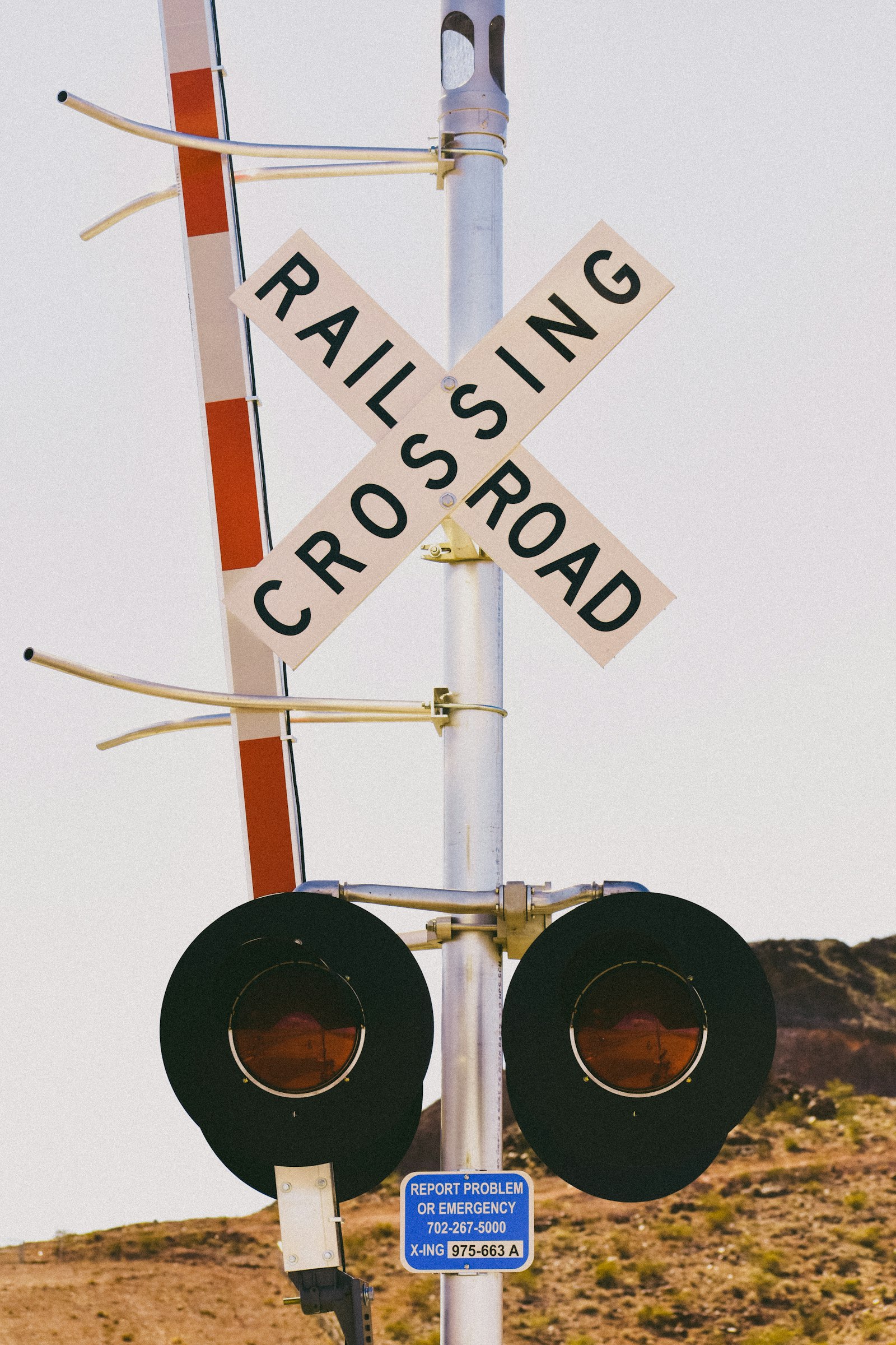 Nikon D3400 + Nikon AF-P DX Nikkor 70-300mm F4.5-6.3G sample photo. Railroad crossing signage photography