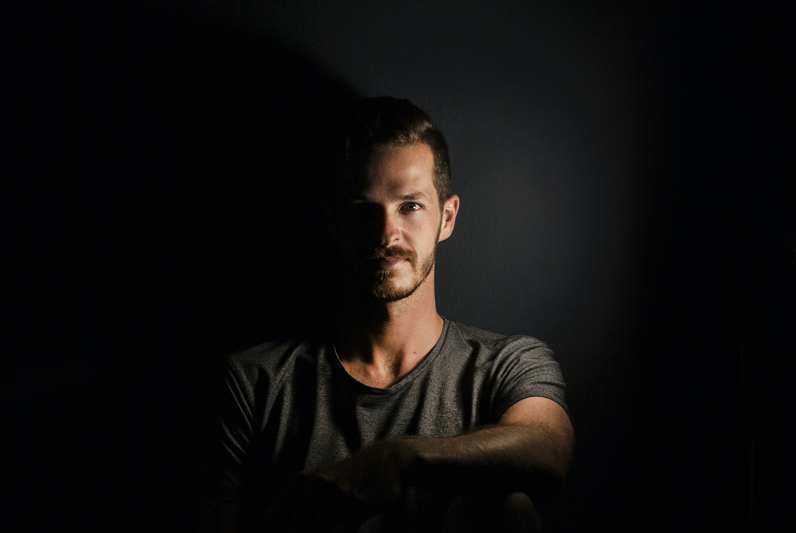 man wearing black t-shirt