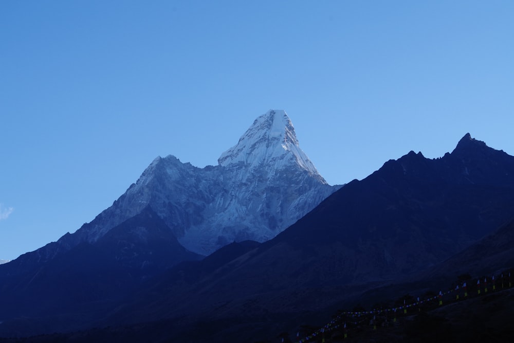 mountain during daytime