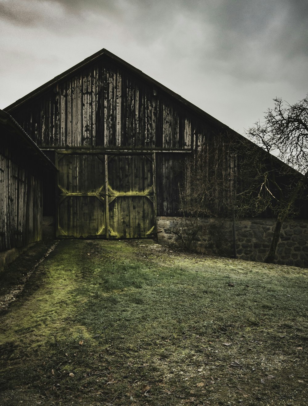 brown barn house with green grass