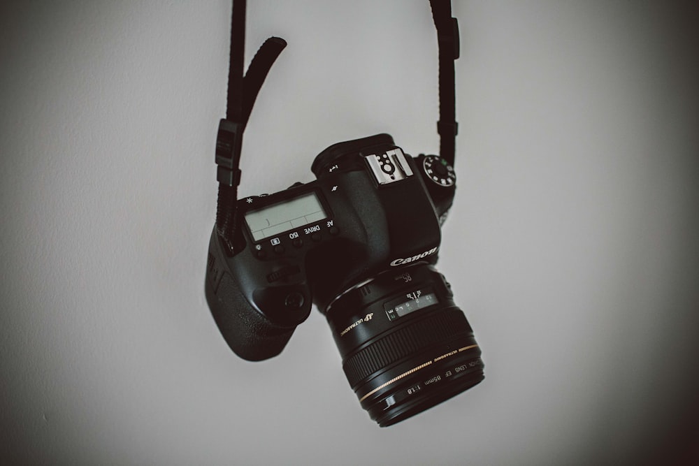 black DSLR camera