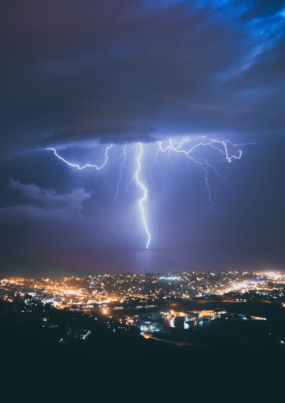 Luz do Trovão à Noite