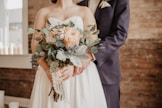 woman holding beige-petaled flower bouquet