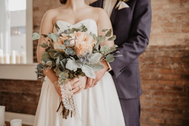 woman holding beige-petaled flower bouquet