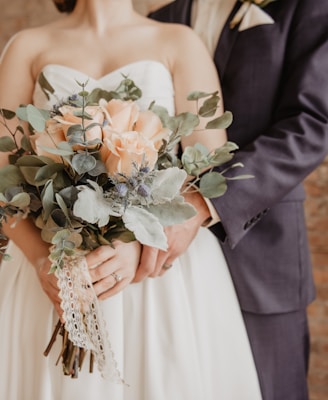 woman holding beige-petaled flower bouquet