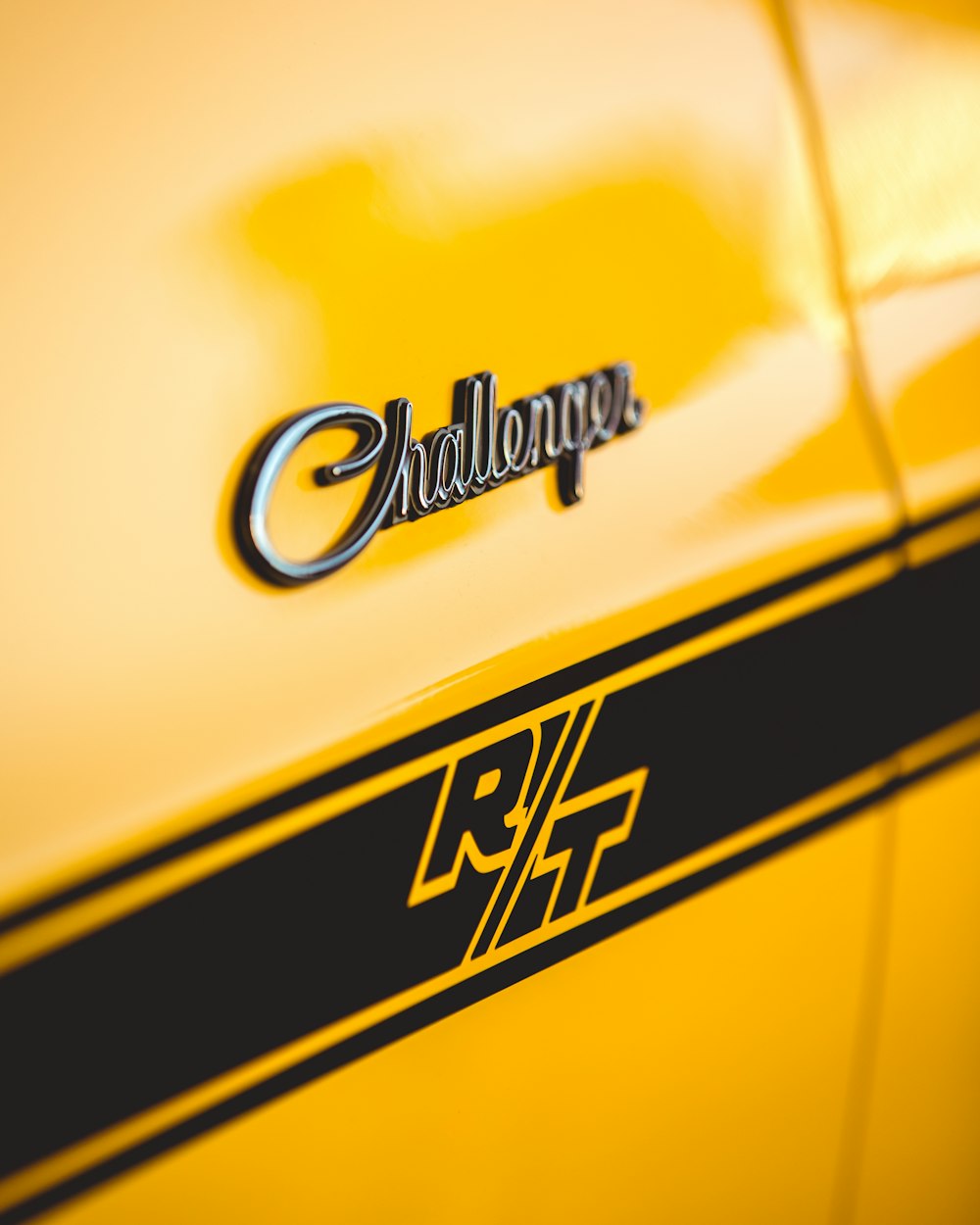 amarelo Dodge Challenger