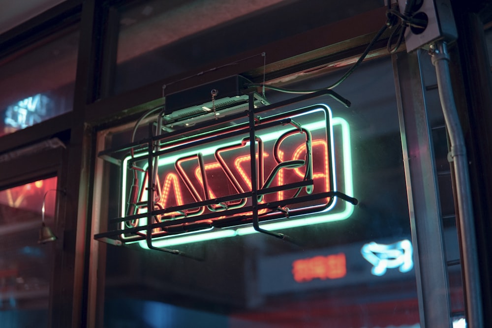 Pizza neon signage