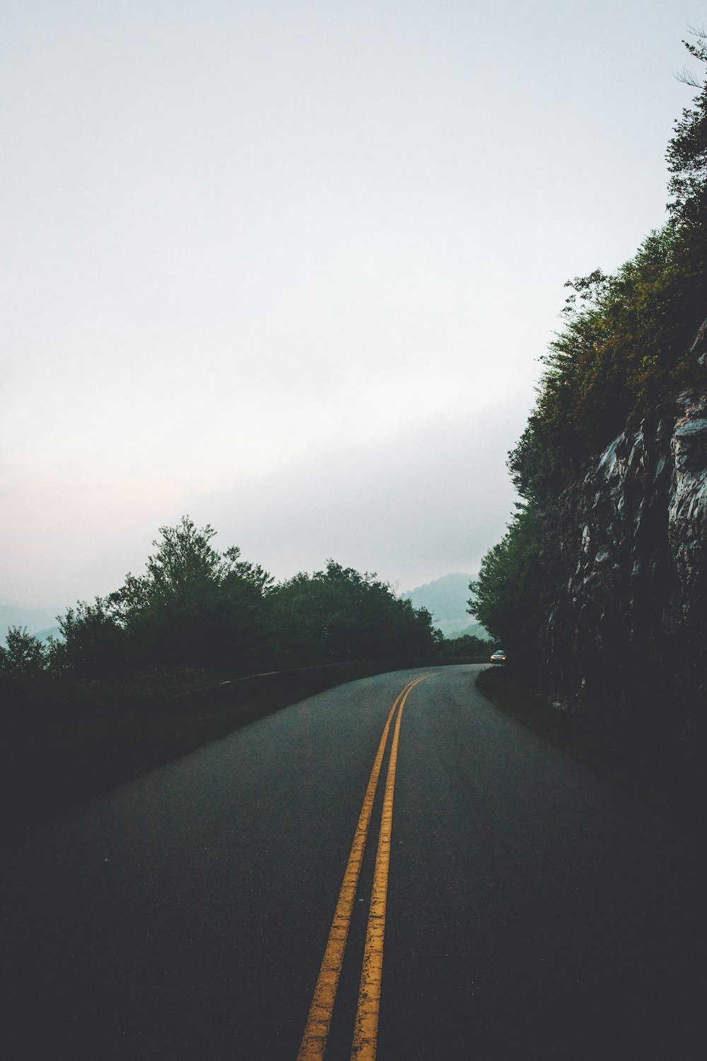 vacant road during daytime