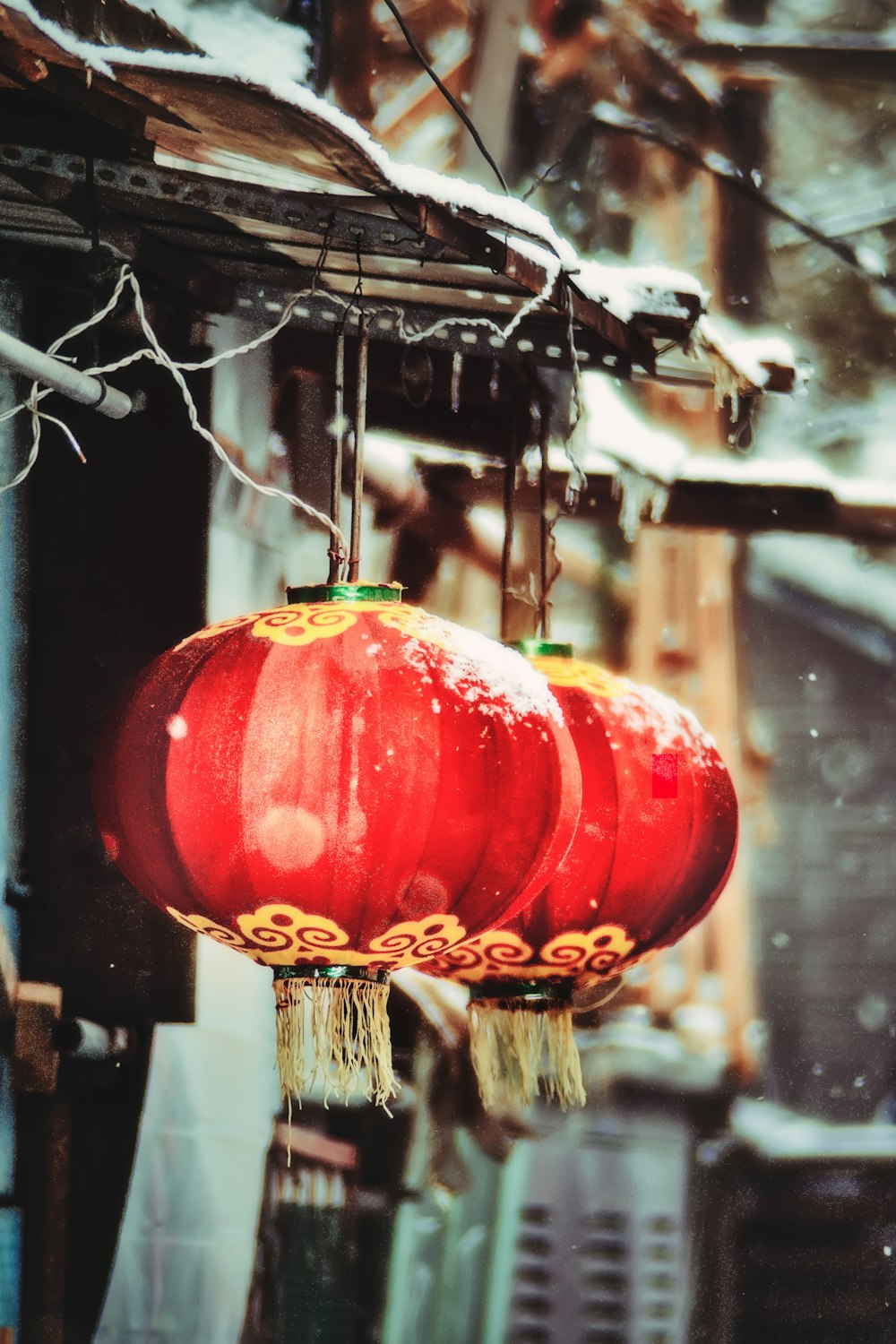 a bunch of red lanterns hanging from a ceiling