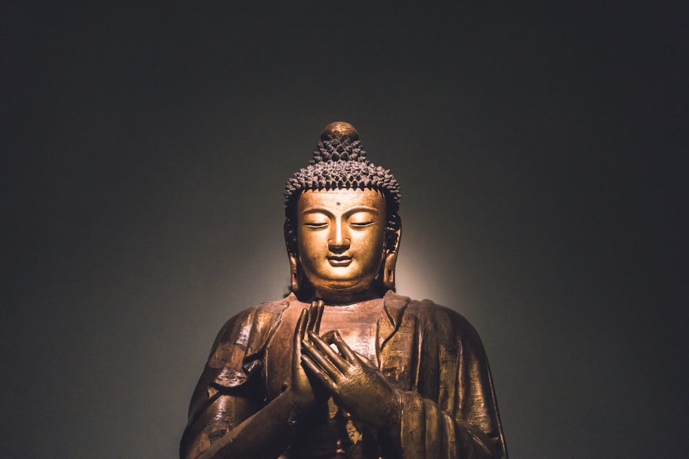 Figurine de Bouddha en or