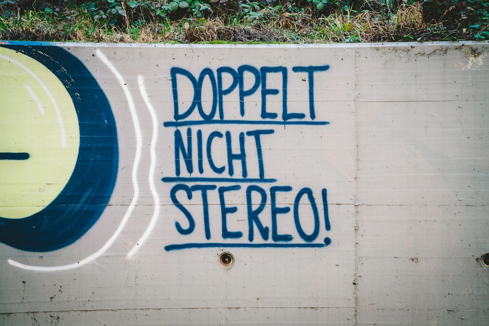Doppelt nicht stereo graffiti