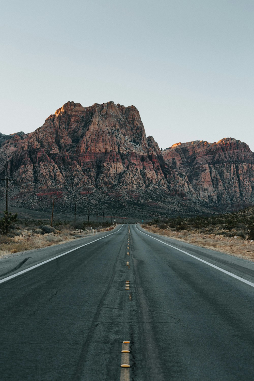 Montagnes près de la route