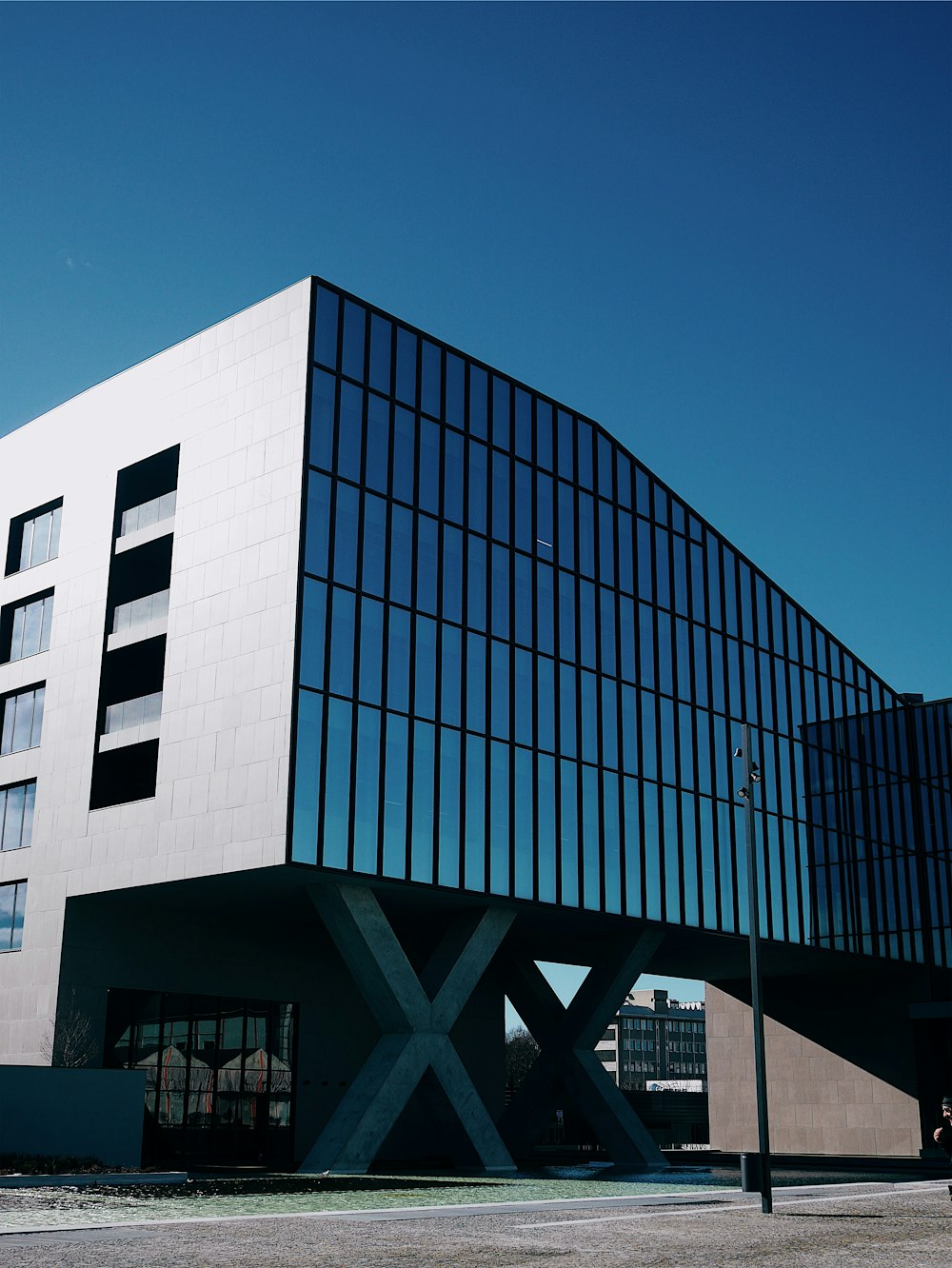 clear curtain building under blue calm sky