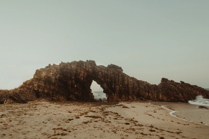 Pedra Furada, arco de rocha à beira-mar em Jericoacoara