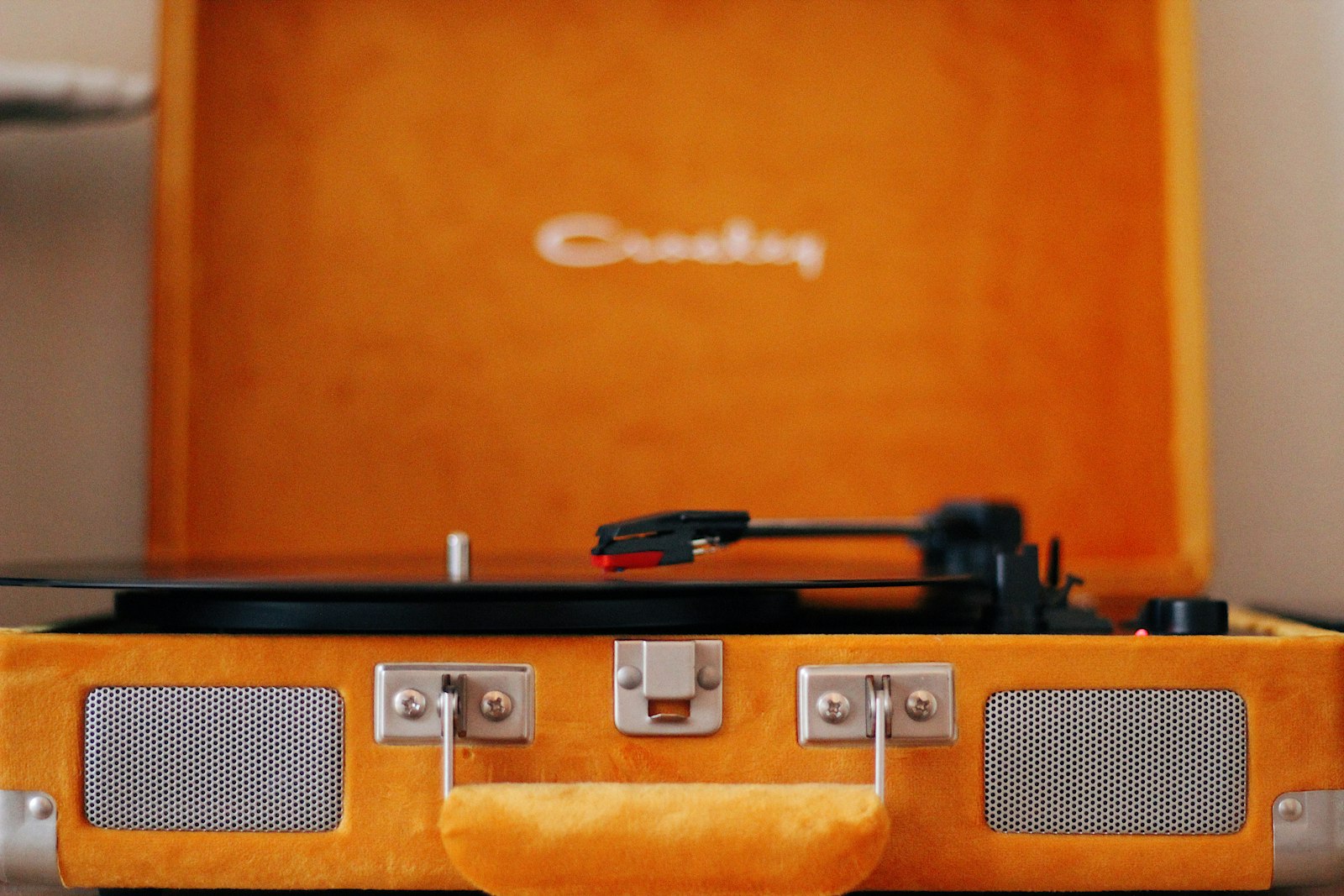 Canon EOS 1200D (EOS Rebel T5 / EOS Kiss X70 / EOS Hi) sample photo. Orange crosley turntable photography