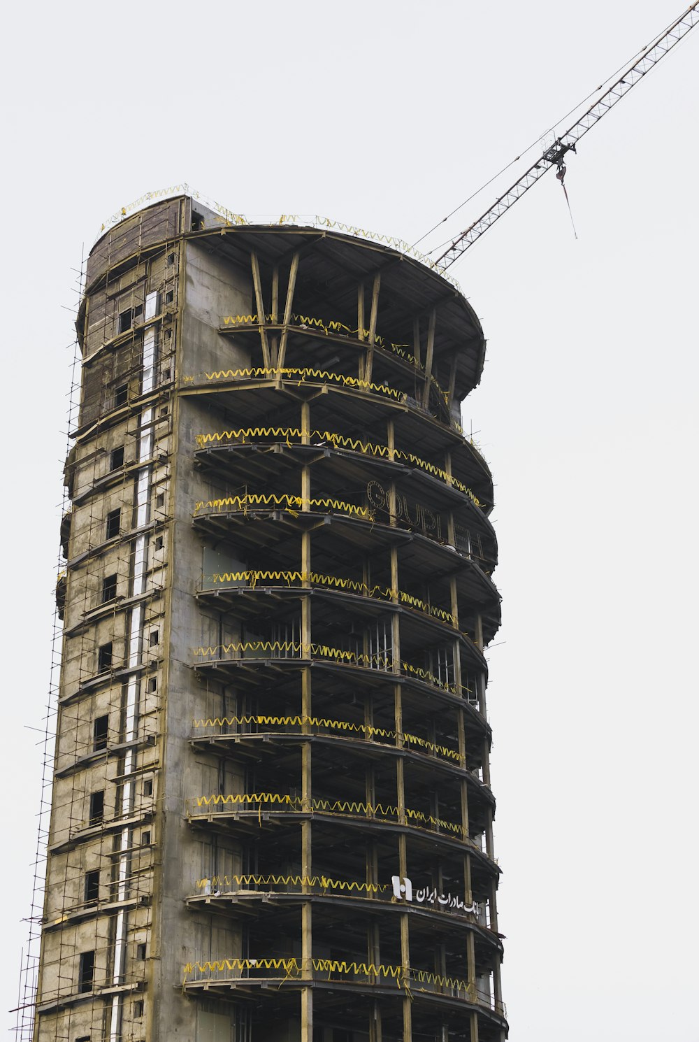 gray concrete high-rise building