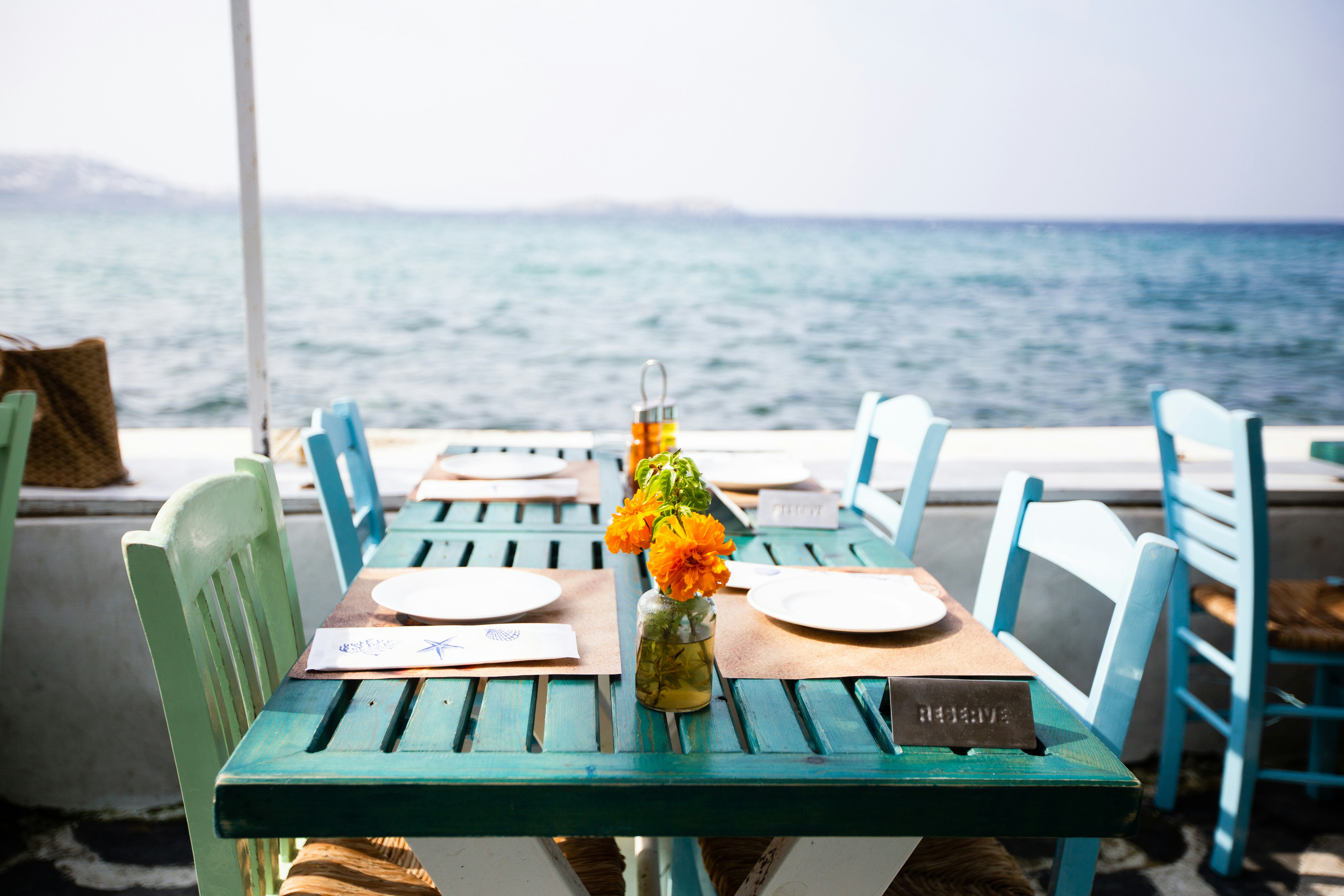 https://images.unsplash.com/photo-1550293750-dde2bed30d54?ixid=M3w2MjYzNjJ8MHwxfHNlYXJjaHwxfHxNZWRpdGVycmFuZWFuJTIwcmVzdGF1cmFudHxlbnwwfDB8fHwxNzgwNjc5MzgzfDA&ixlib=rb-4.1.0