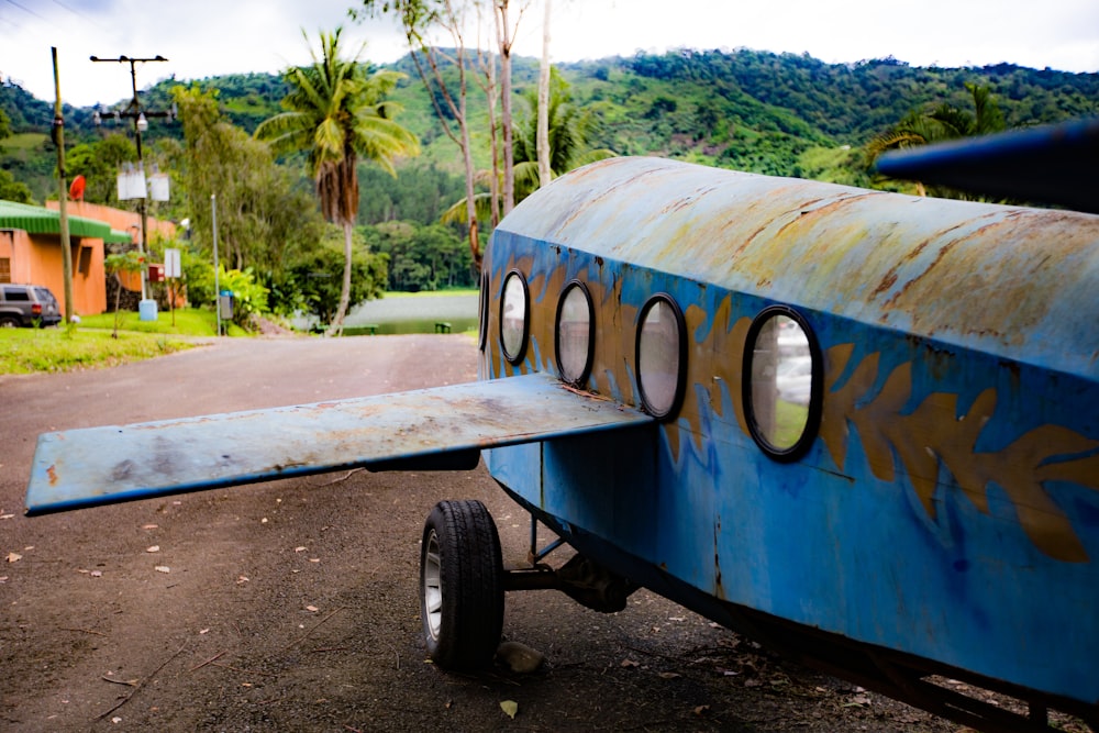 blue and brown airplane