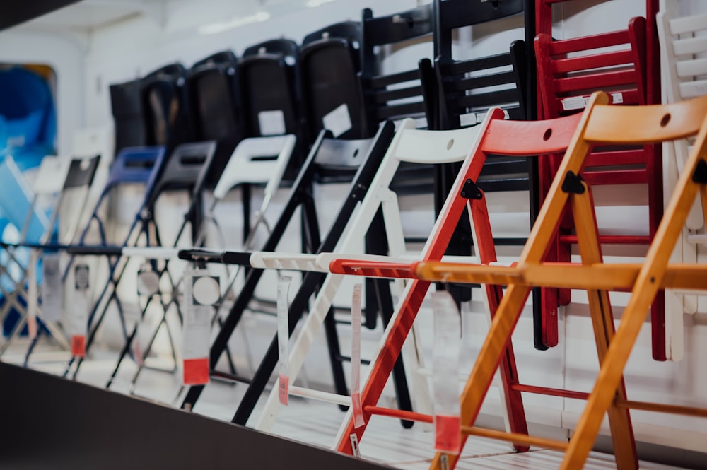 shallow focus photo of wooden folding chairs